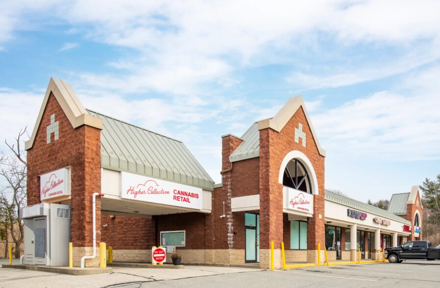 More Photos Of 1050-1078 N Main St, Dayville Freestanding For Lease