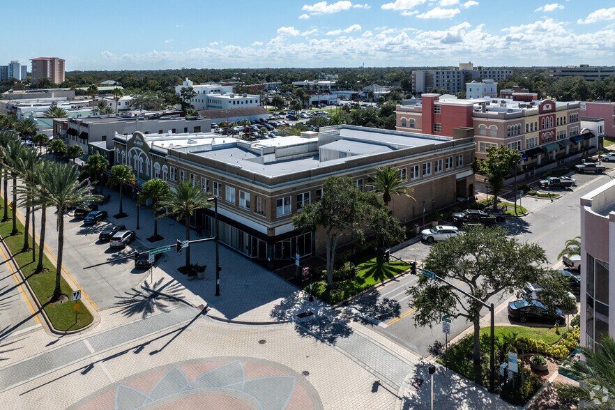 More Photos Of 200-206 S Beach St, Daytona Beach Storefront Retail Office For Lease