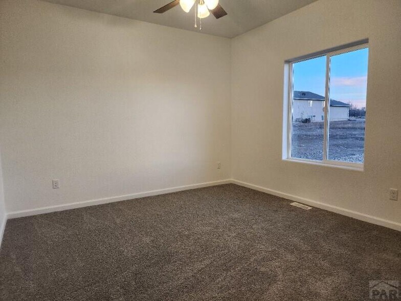 More Photos Of 710-712 E Hahns Peak Ave, Pueblo West Apartments For Sale