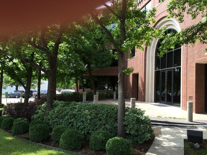 More Photos Of 2220 San Jacinto Blvd, Denton Office For Sale