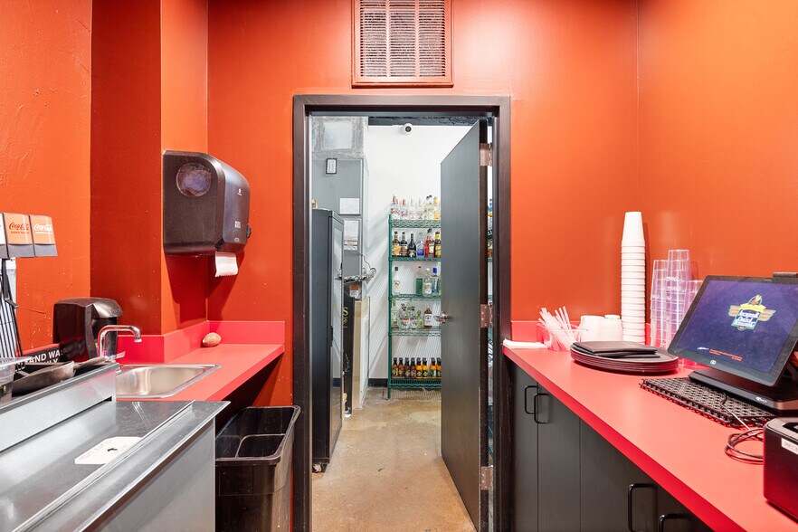 More Photos Of 620 Harvey Rd, College Station Restaurant For Sale