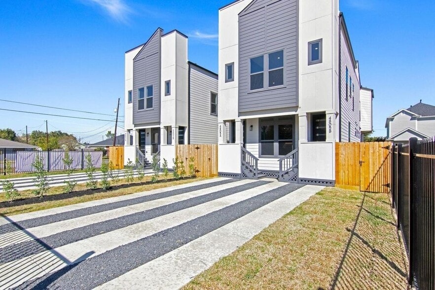 Primary Photo Of 4805 Paula st, Houston Multifamily For Sale