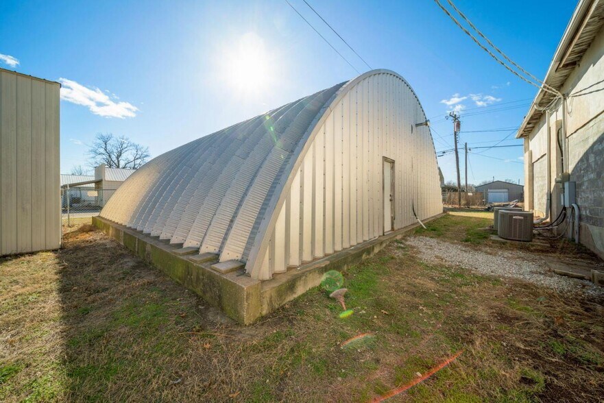 More Photos Of 12 SE 1st St, Afton Storefront For Sale