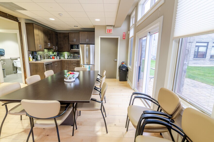 More Photos Of 124 Reis Rd, Ottawa Warehouse For Sale