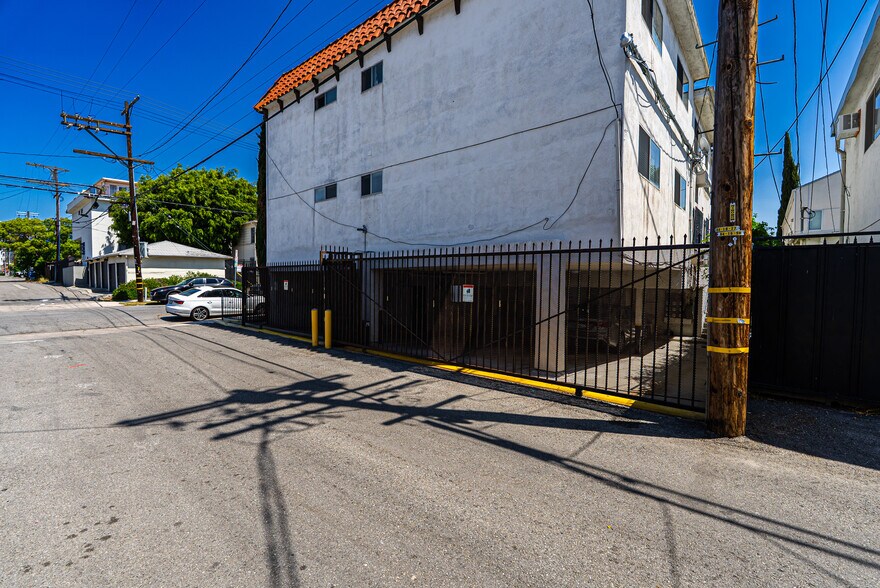 More Photos Of 7050 Waring Ave, Los Angeles Multifamily For Sale