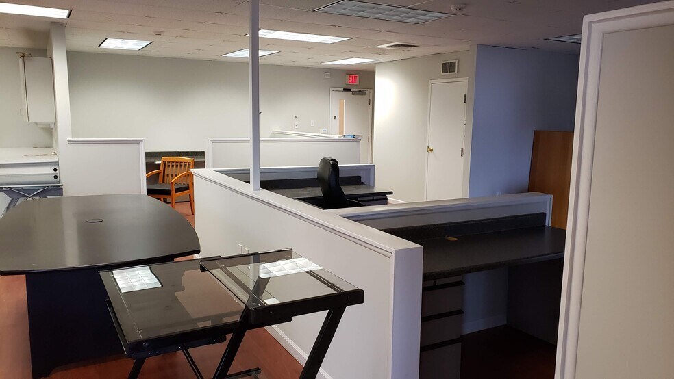 More Photos Of 1310 Industrial Blvd, Southampton Warehouse For Lease