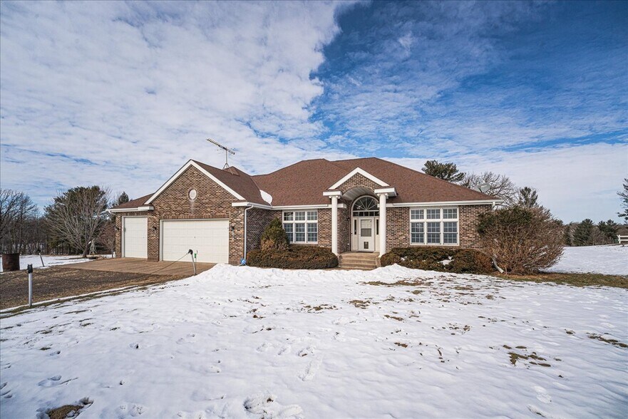 Primary Photo Of 12446 190th St, Milaca Flex For Sale