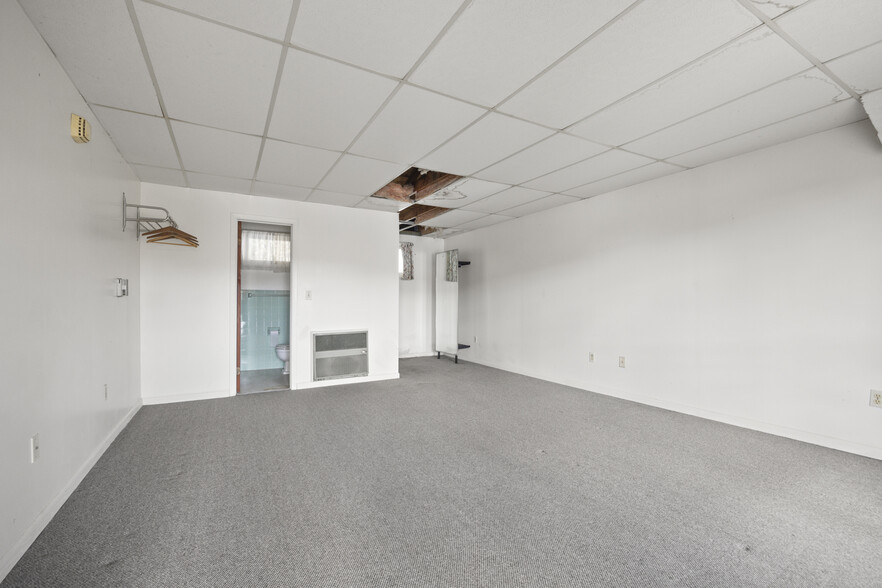 More Photos Of 165 Queechy Lake Dr, Canaan Hotel For Sale