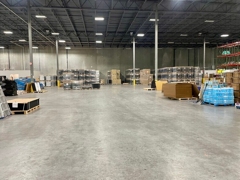 More Photos Of 600 West St, Mansfield Warehouse For Lease
