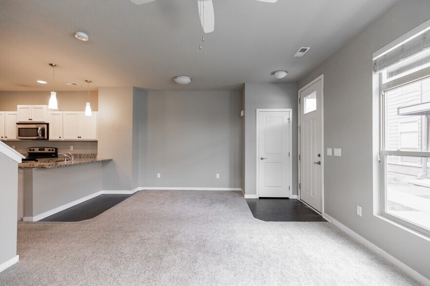 More Photos Of 325 SW 7th St, Des Moines Apartments For Sale