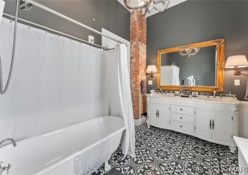 More Photos Of 876 W State St, Jacksonville Hospitality For Sale