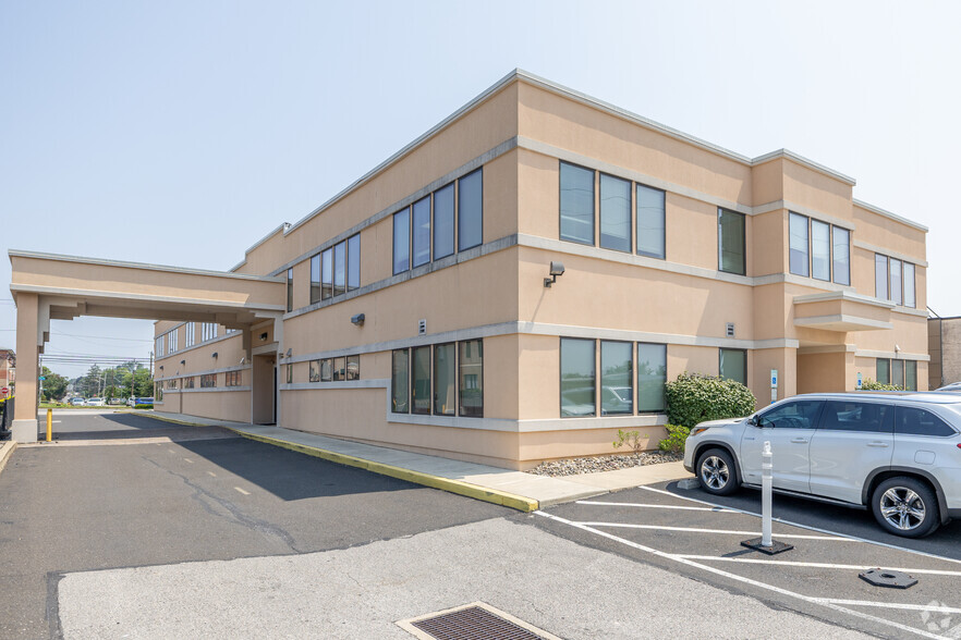 More Photos Of 2000 Grant Ave, Philadelphia Medical For Sale