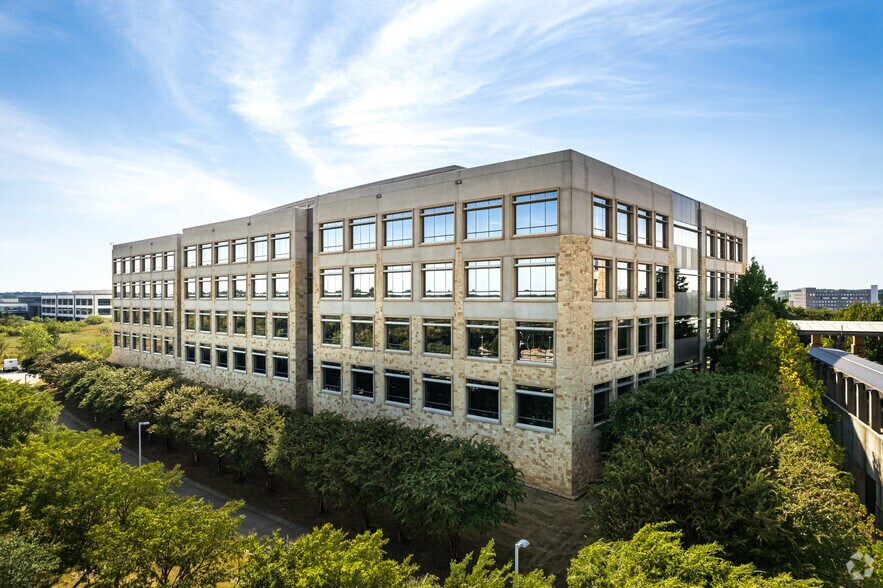More Photos Of 3150 Sabre Dr, Southlake Office For Lease