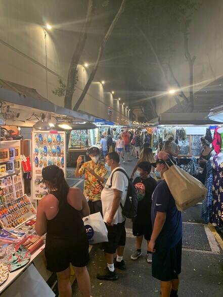 More Photos Of 5 Dukes Lane, Honolulu Storefront For Lease