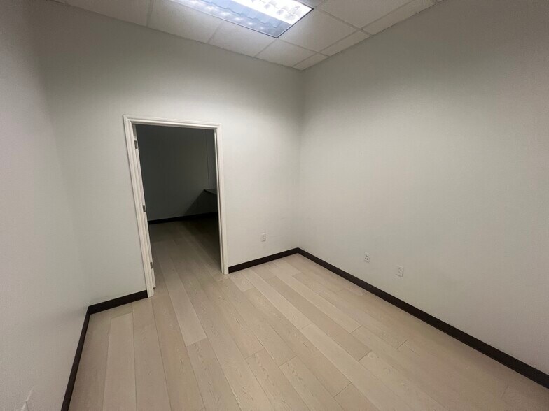 More Photos Of 3202 S W S Young Dr, Killeen Medical For Lease