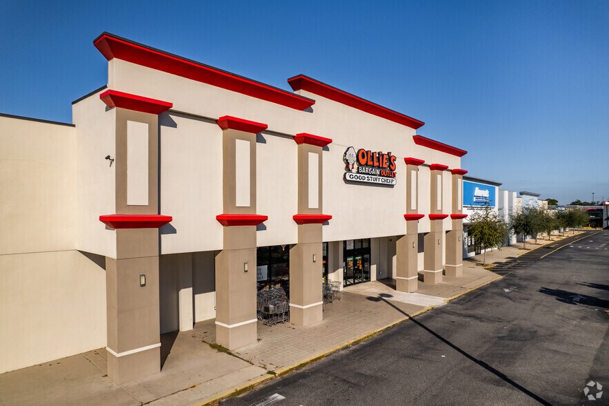 Primary Photo Of 2816-2830 S Bay St, Eustis General Retail For Lease