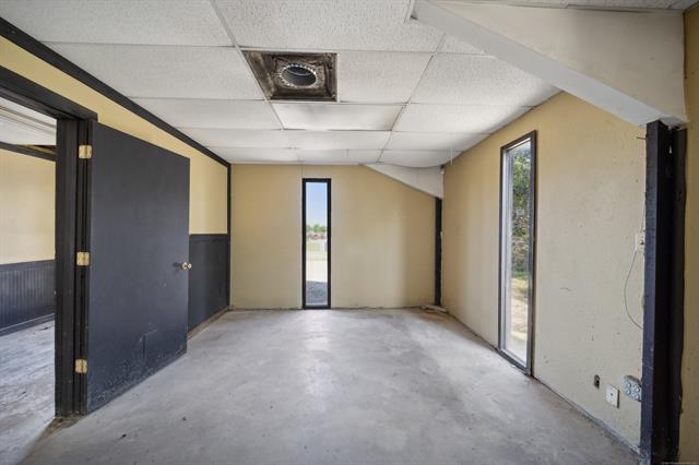 More Photos Of 104 N Lombard Ln, Skiatook Flex For Sale