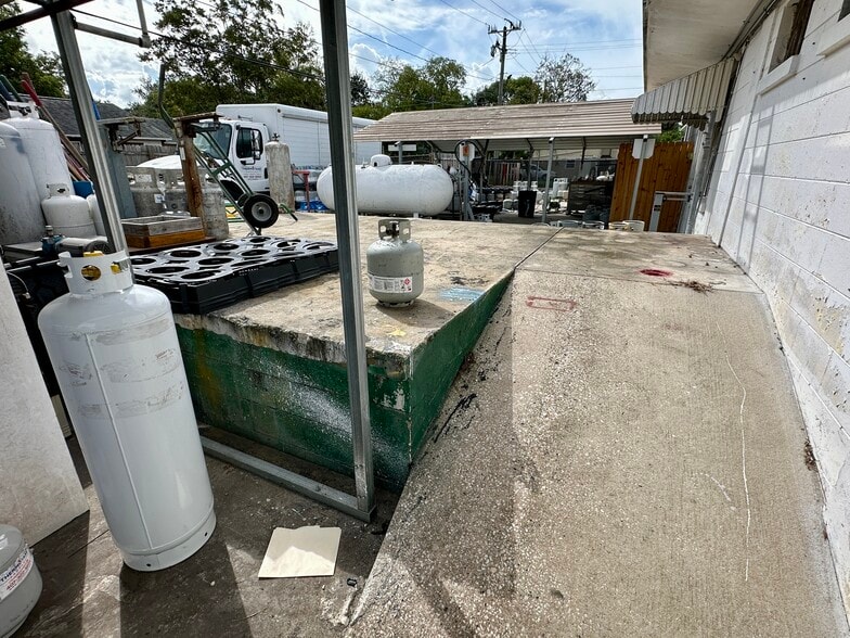 More Photos Of 414 W 9th St, Sanford Office For Sale