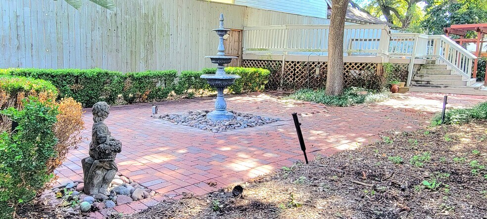 More Photos Of 1401 Truxillo St, Houston Office Residential For Sale