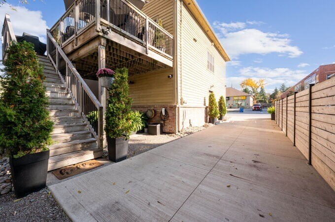 More Photos Of 15120 Yonge St, Aurora Storefront Retail Residential For Sale