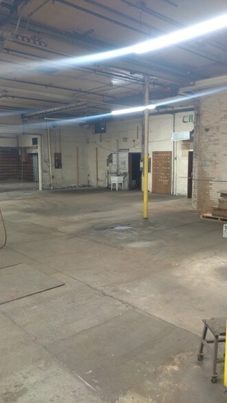 More Photos Of 2715 N 15th St, Sheboygan Showroom For Sale