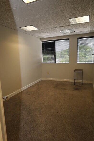 More Photos Of 1615 Forum Pl, West Palm Beach Office For Sale