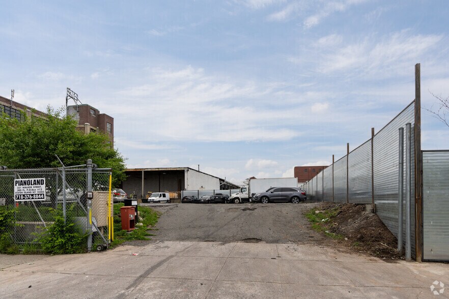 More Photos Of 351 Walker St, Staten Island Flex For Lease