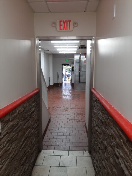 More Photos Of 62-66 McWhorter St, Newark Warehouse For Lease
