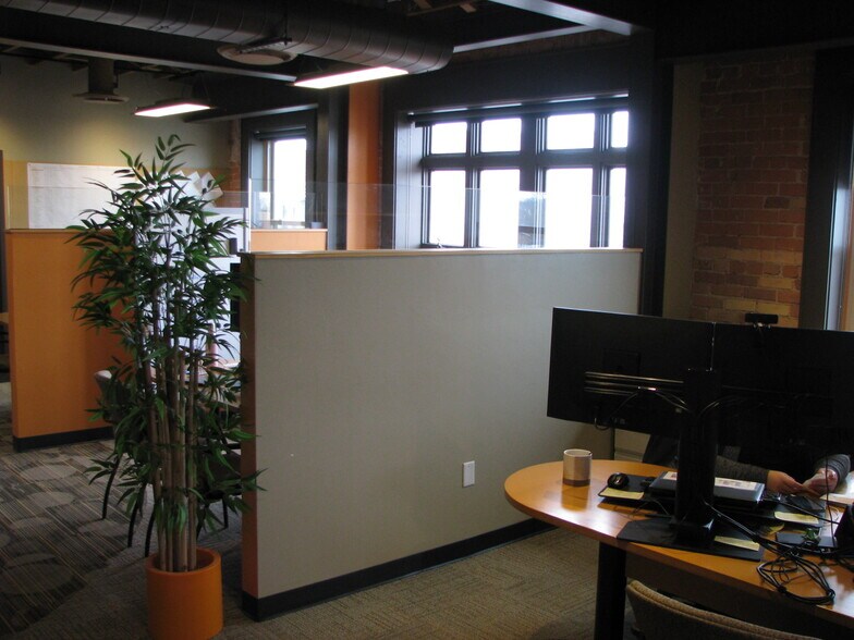 More Photos Of 124 N Broadway, De Pere Loft Creative Space For Lease