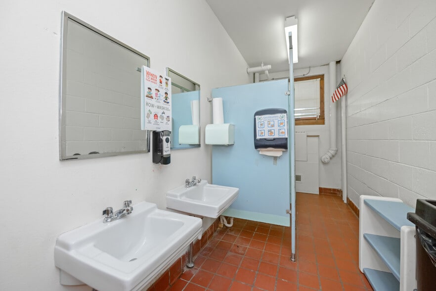 More Photos Of 2889 Culver rd, Rochester Specialty For Sale