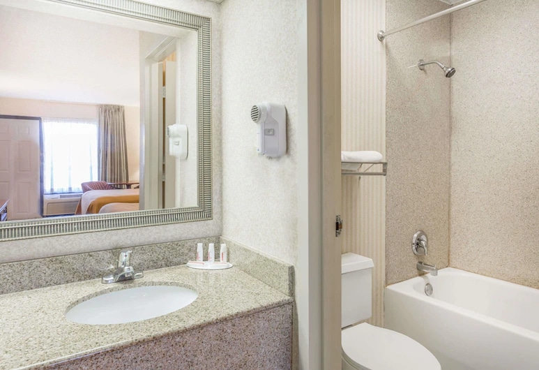 More Photos Of 25297 Lankford Hwy, Onley Hotel For Sale