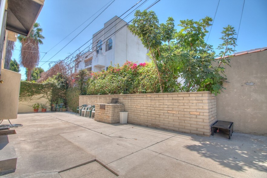More Photos Of 1421 S Shenandoah St, Los Angeles Apartments For Sale