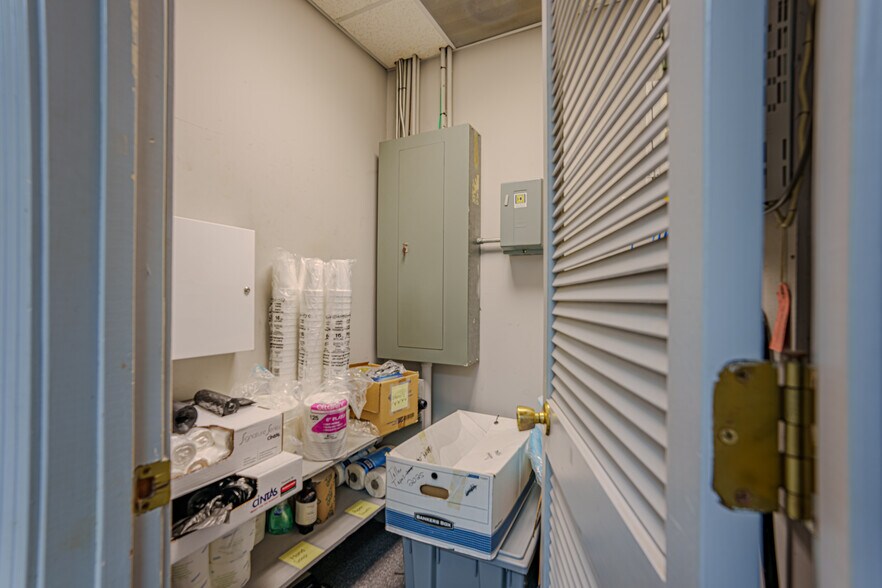 More Photos Of 305 4th Ave SW, Red Bay Bank For Sale