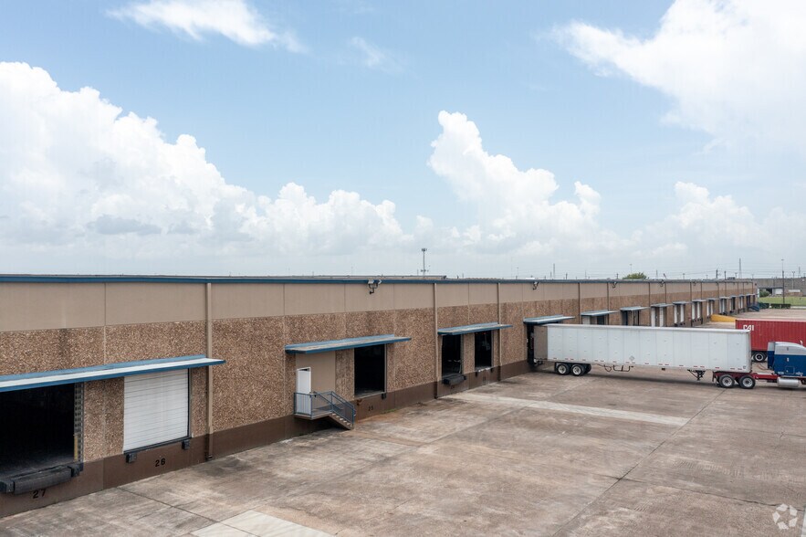 More Photos Of 8500 Market St, Houston Unknown For Lease