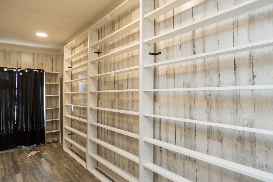 More Photos Of 54 W Baltimore St, Taneytown Storefront For Lease