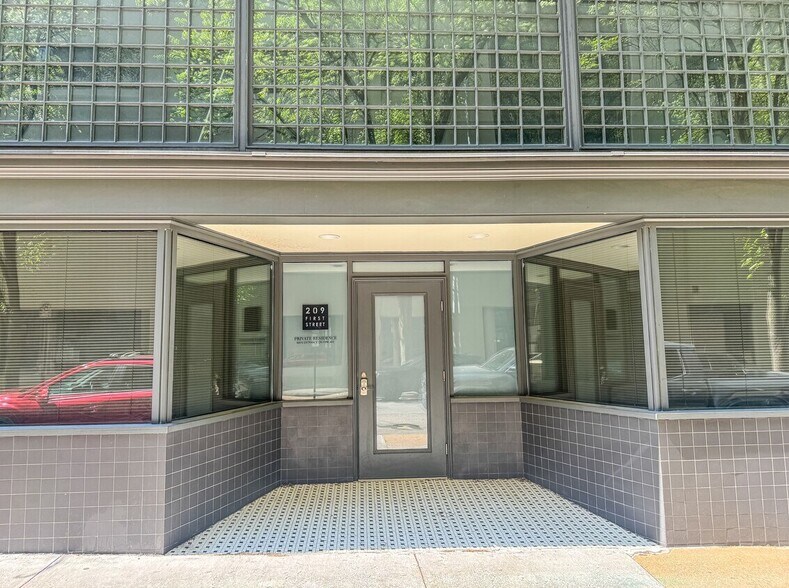 More Photos Of 209 1st St SW, Roanoke Apartments For Sale