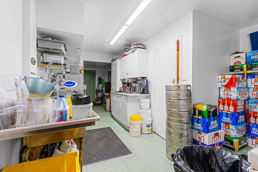 More Photos Of 7 Union St, Smiths Falls Restaurant For Sale