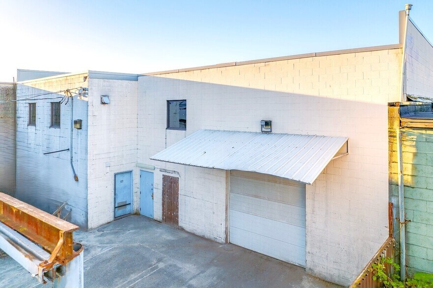 More Photos Of 1636 Pandora St, Vancouver Light Manufacturing For Sale
