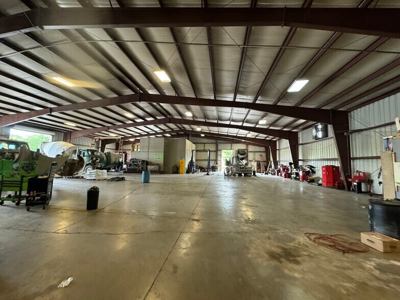 More Photos Of 720 W South Blvd, Montgomery Warehouse For Lease