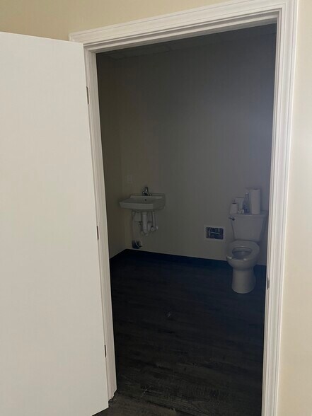 More Photos Of 208 Henderson Dr, Jacksonville Unknown For Lease