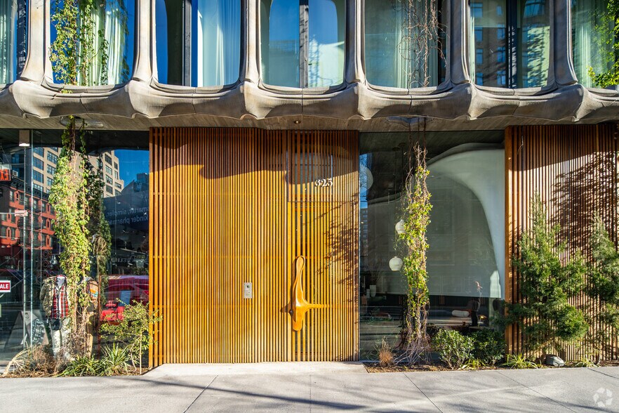 More Photos Of 325 W Broadway, New York Apartments For Sale