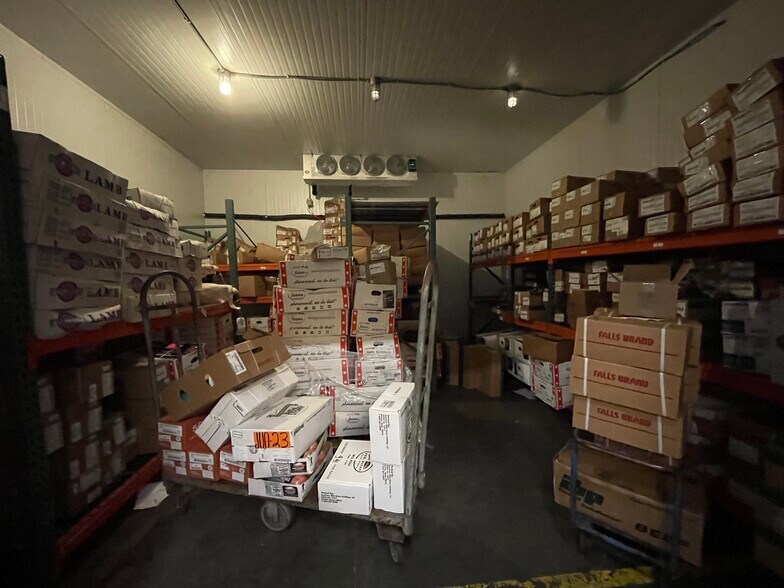 More Photos Of 835 Central Ave N, Kent Light Manufacturing For Lease