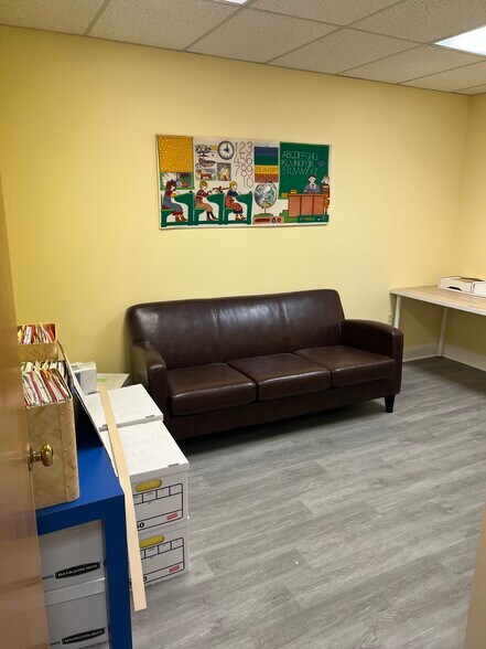 More Photos Of 3580 Habersham At Northlake, Tucker Medical For Sale