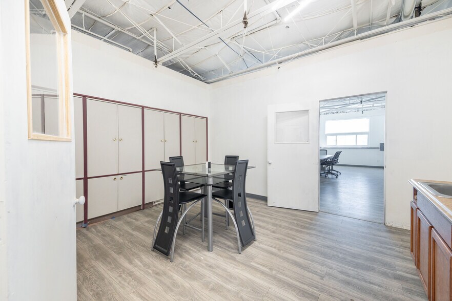 More Photos Of 13881 Elmira St, Detroit Manufacturing For Sale