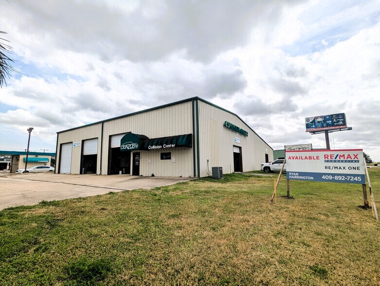 More Photos Of 5320 W Parkway St, Groves Industrial For Sale