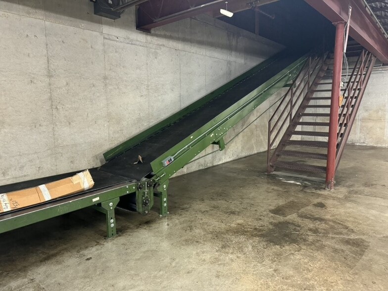 More Photos Of 10915 W Kellogg St, Wichita Freestanding For Lease