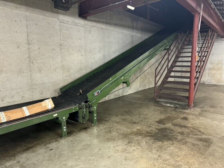 More Photos Of 10915 W Kellogg St, Wichita Freestanding For Lease