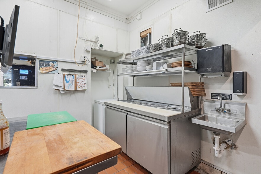 More Photos Of 1021-1029 Park St, Jacksonville Storefront For Lease