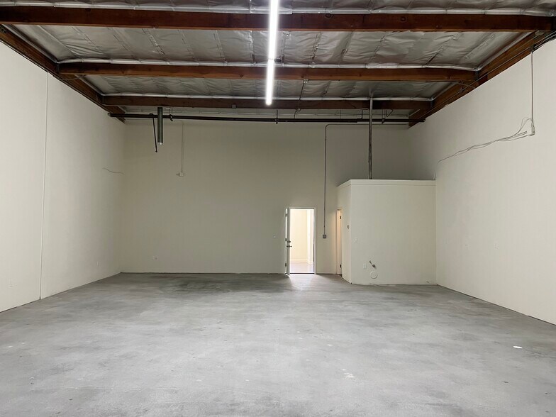 More Photos Of 555 W Allen Ave, San Dimas Warehouse For Lease