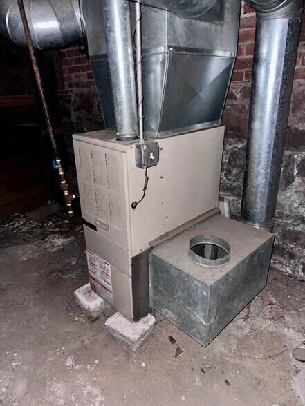 More Photos Of 49 Benton St, Hartford Apartments For Sale